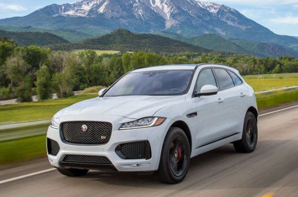 Jaguar и Land Rover бяха дъщерни фирми от 1967  до 1984 година, а  после отново от 2000 насам. Дълго време спазваха неписано споразумение, според което първите създаваха седани и комби, докато вторите произвеждаха SUV. Нарастващата популярност на последните отвори нови възможности за компании като Jaguar, които никога преди не са мислили да се конкурират в този клас.

F-Pace беше първият Jaguar, достатъчно смел, за да кара в територията на Land Rover. Изненадващо, формулата проработи и F-Pace е класа над неговия роднина Range Rover Velar.
